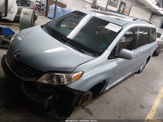 2015 Toyota Sienna Xle Premium 8 Passenger მანქანა იყიდება აუქციონზე, vin: 5TDYK3DC0FS684573, აუქციონის ნომერი: 46214133