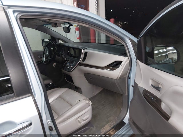 2015 Toyota Sienna Xle Premium 8 Passenger მანქანა იყიდება აუქციონზე, vin: 5TDYK3DC0FS684573, აუქციონის ნომერი: 46214133