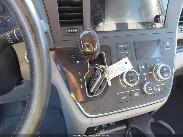 2015 Toyota Sienna Xle Premium 8 Passenger მანქანა იყიდება აუქციონზე, vin: 5TDYK3DC2FS625993, აუქციონის ნომერი: 46214243