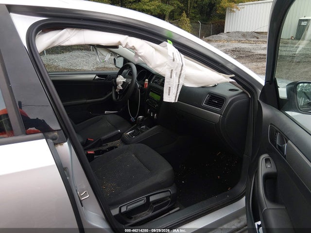 2015 Volkswagen Jetta 1.8t Se მანქანა იყიდება აუქციონზე, vin: 3VWD17AJ6FM295719, აუქციონის ნომერი: 46214280