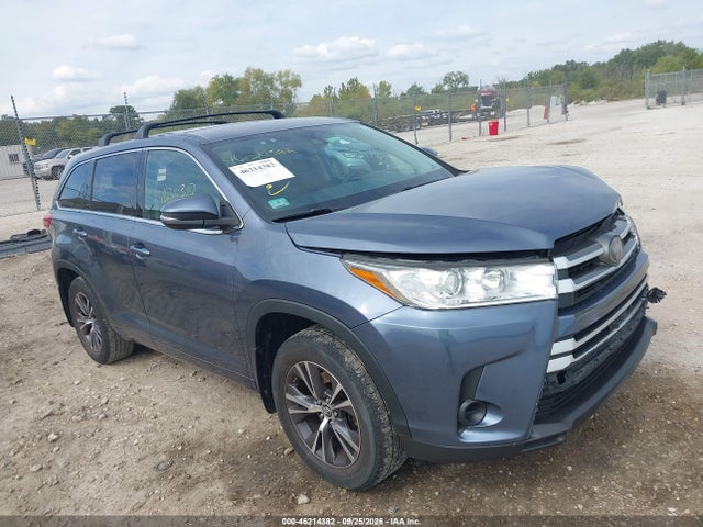 Продаж на аукціоні авто 2018 Toyota Highlander Le, vin: 5TDBZRFH5JS876514, номер лоту: 46214382