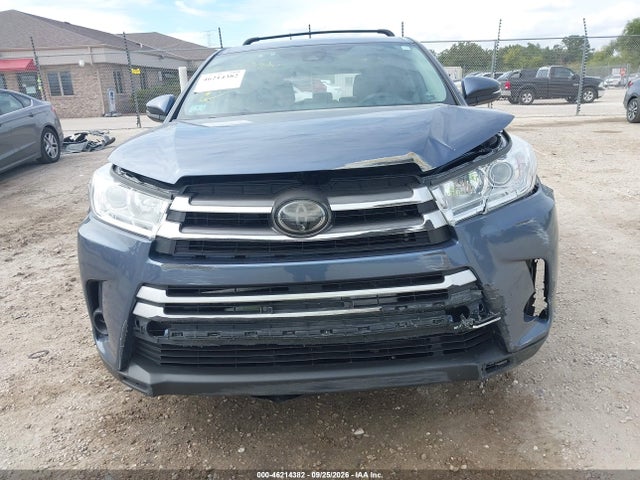 Продажа на аукционе авто 2018 Toyota Highlander Le, vin: 5TDBZRFH5JS876514, номер лота: 46214382