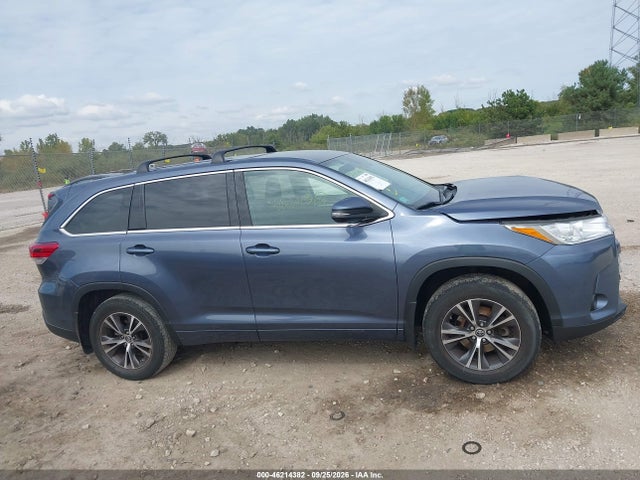 Продажа на аукционе авто 2018 Toyota Highlander Le, vin: 5TDBZRFH5JS876514, номер лота: 46214382
