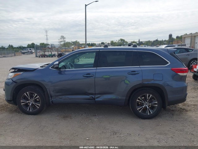 Продажа на аукционе авто 2018 Toyota Highlander Le, vin: 5TDBZRFH5JS876514, номер лота: 46214382
