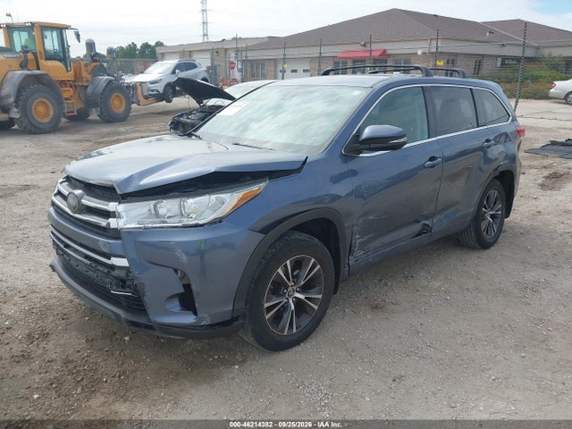 Продажа на аукционе авто 2018 Toyota Highlander Le, vin: 5TDBZRFH5JS876514, номер лота: 46214382