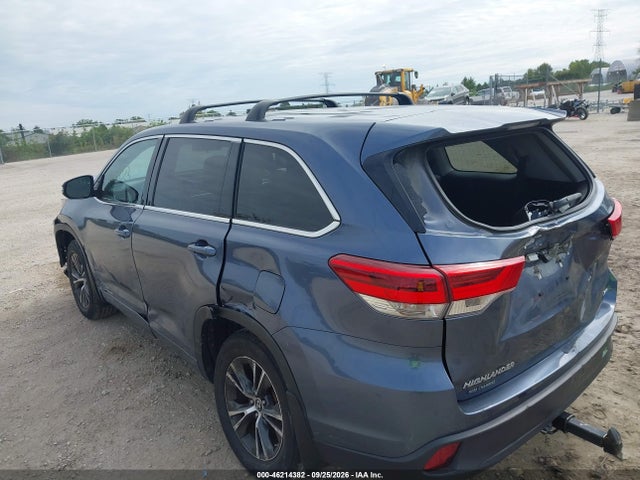 Продажа на аукционе авто 2018 Toyota Highlander Le, vin: 5TDBZRFH5JS876514, номер лота: 46214382