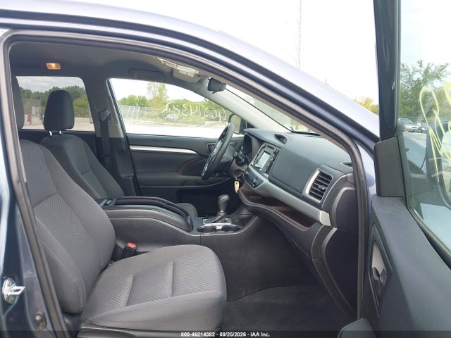 Продажа на аукционе авто 2018 Toyota Highlander Le, vin: 5TDBZRFH5JS876514, номер лота: 46214382