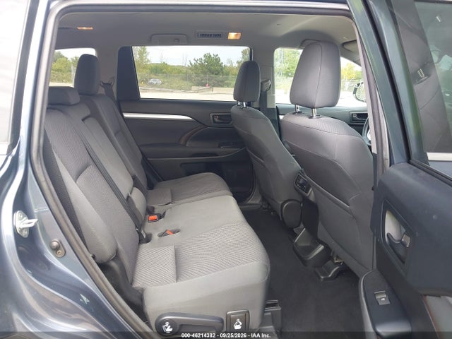 Продажа на аукционе авто 2018 Toyota Highlander Le, vin: 5TDBZRFH5JS876514, номер лота: 46214382