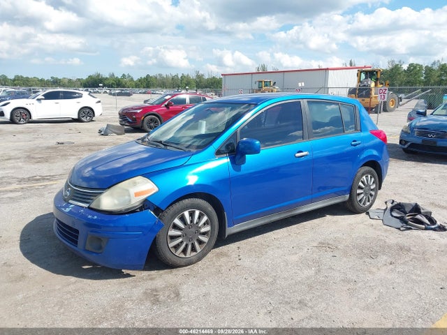 46214469 :رقم المزاد ، 3N1BC13EX8L443772 vin ، 2008 Nissan Versa 1.8s مزاد بيع