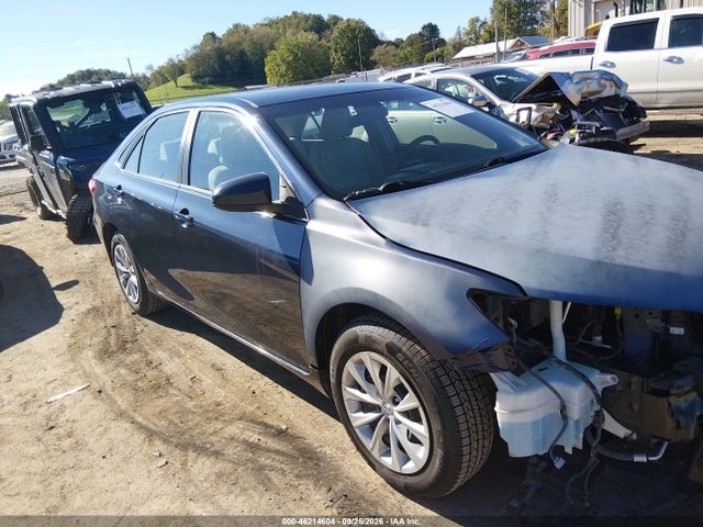 46214604 :رقم المزاد ، 4T4BF1FK3GR555650 vin ، 2016 Toyota Camry Le مزاد بيع