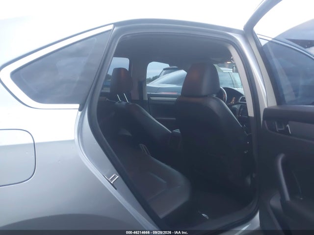 2015 Volkswagen Passat 1.8t Se მანქანა იყიდება აუქციონზე, vin: 1VWBT7A37FC015343, აუქციონის ნომერი: 46214666