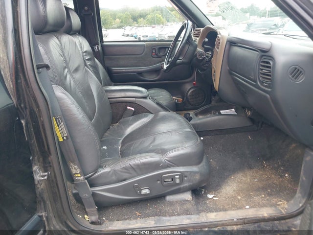 46214743 :رقم المزاد ، 1GCDT13W72K185332 vin ، 2002 Chevrolet S-10 Ls مزاد بيع