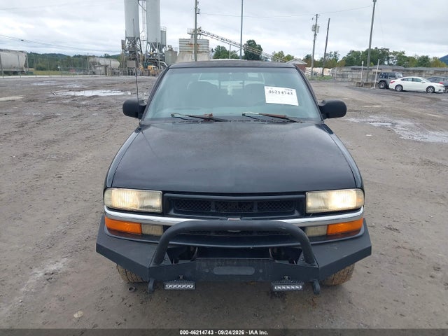46214743 :رقم المزاد ، 1GCDT13W72K185332 vin ، 2002 Chevrolet S-10 Ls مزاد بيع