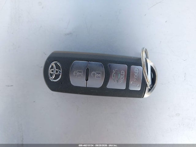 46215134 :رقم المزاد ، 3MYDLBYV7HY152851 vin ، 2017 Toyota Yaris Ia مزاد بيع