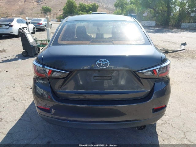 46215134 :رقم المزاد ، 3MYDLBYV7HY152851 vin ، 2017 Toyota Yaris Ia مزاد بيع