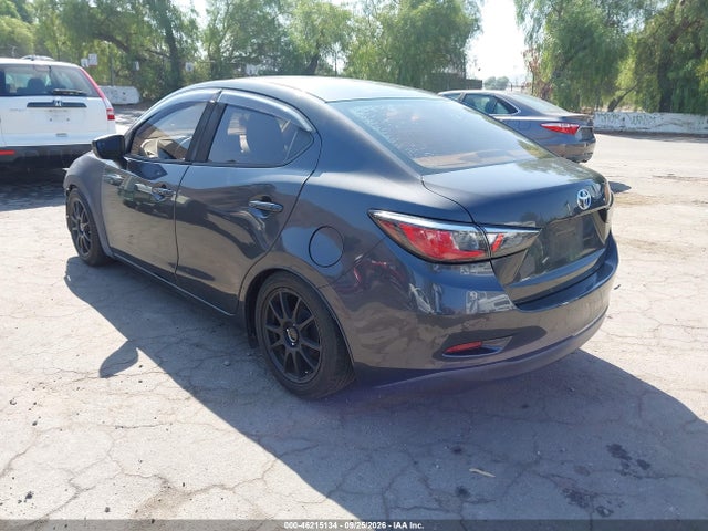 46215134 :رقم المزاد ، 3MYDLBYV7HY152851 vin ، 2017 Toyota Yaris Ia مزاد بيع