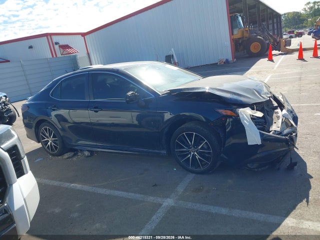 46215321 :رقم المزاد ، 4T1G11AK5MU421496 vin ، 2021 Toyota Camry Se مزاد بيع