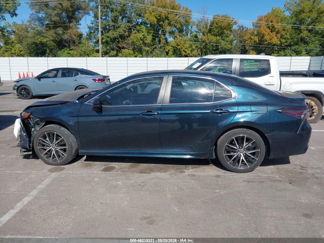 46215321 :رقم المزاد ، 4T1G11AK5MU421496 vin ، 2021 Toyota Camry Se مزاد بيع