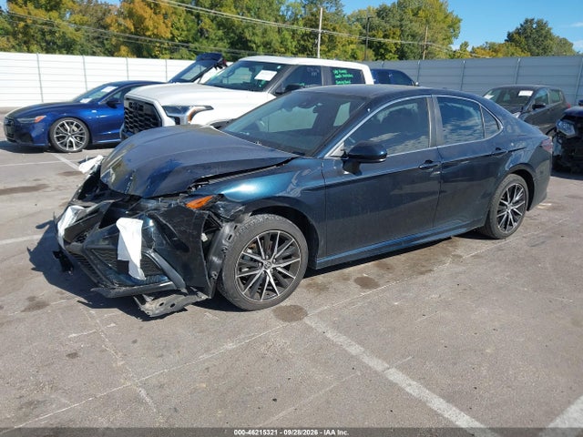 46215321 :رقم المزاد ، 4T1G11AK5MU421496 vin ، 2021 Toyota Camry Se مزاد بيع