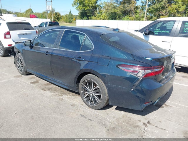 46215321 :رقم المزاد ، 4T1G11AK5MU421496 vin ، 2021 Toyota Camry Se مزاد بيع