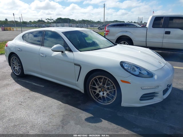 46215343 :رقم المزاد ، WP0AA2A70EL013345 vin ، 2014 Porsche Panamera 4 مزاد بيع