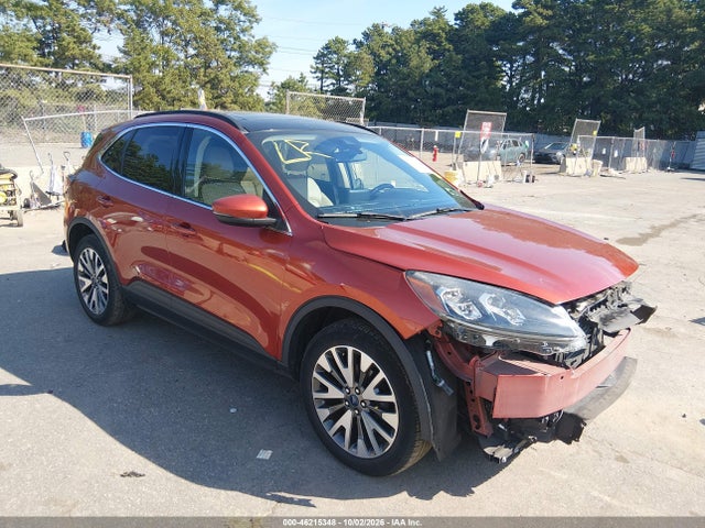 46215348 :رقم المزاد ، 1FMCU9J93LUA44666 vin ، 2020 Ford Escape Titanium مزاد بيع