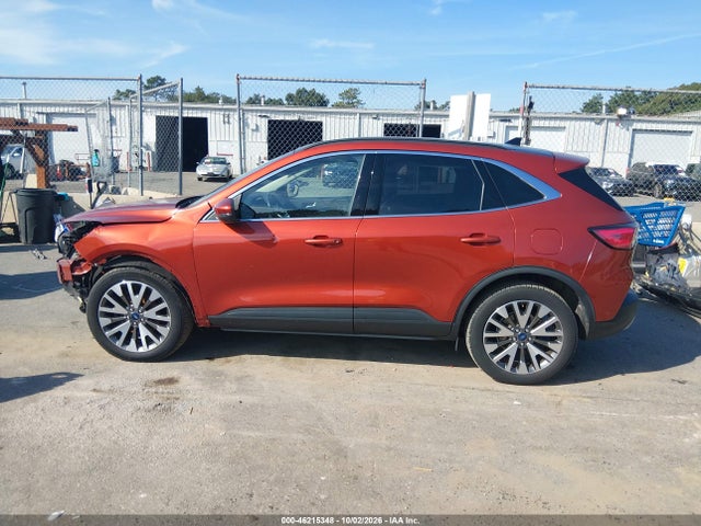 46215348 :رقم المزاد ، 1FMCU9J93LUA44666 vin ، 2020 Ford Escape Titanium مزاد بيع