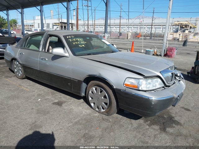 Продажа на аукционе авто 2005 Lincoln Town Car Signature Limited, vin: 1LNHM82W15Y668577, номер лота: 46215395