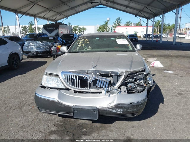 Продажа на аукционе авто 2005 Lincoln Town Car Signature Limited, vin: 1LNHM82W15Y668577, номер лота: 46215395