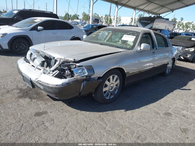 Продажа на аукционе авто 2005 Lincoln Town Car Signature Limited, vin: 1LNHM82W15Y668577, номер лота: 46215395