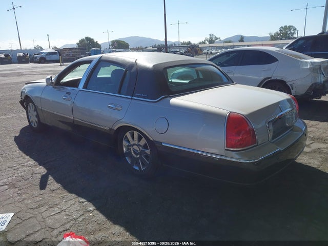 Продажа на аукционе авто 2005 Lincoln Town Car Signature Limited, vin: 1LNHM82W15Y668577, номер лота: 46215395