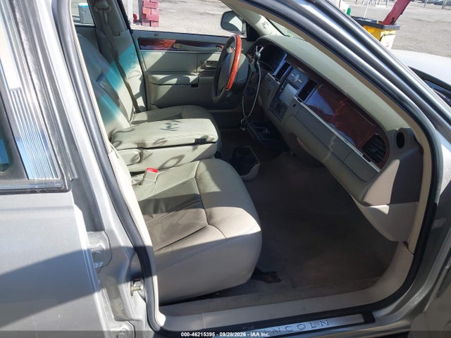 Продажа на аукционе авто 2005 Lincoln Town Car Signature Limited, vin: 1LNHM82W15Y668577, номер лота: 46215395