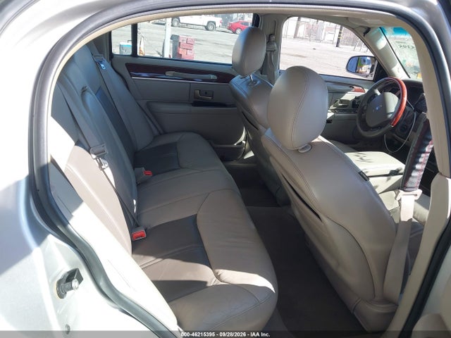 Продажа на аукционе авто 2005 Lincoln Town Car Signature Limited, vin: 1LNHM82W15Y668577, номер лота: 46215395