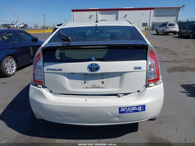 Toyota Prius Two 2015 JTDKN3DU1F0421484 Image 16