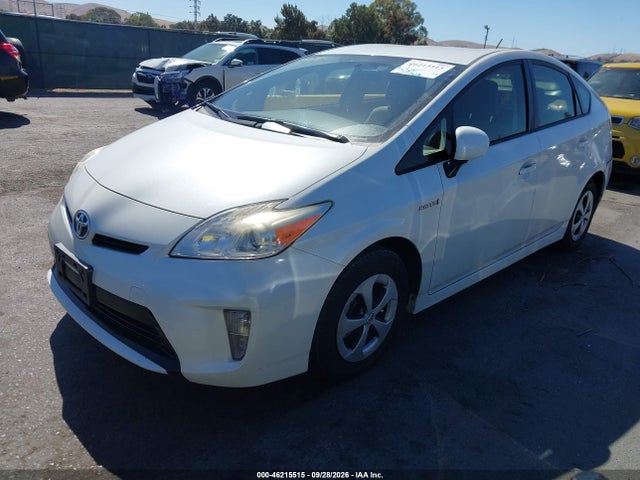 Toyota Prius Two 2015 JTDKN3DU1F0421484 Image 2