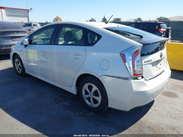 Toyota Prius Two 2015 JTDKN3DU1F0421484 Image 3