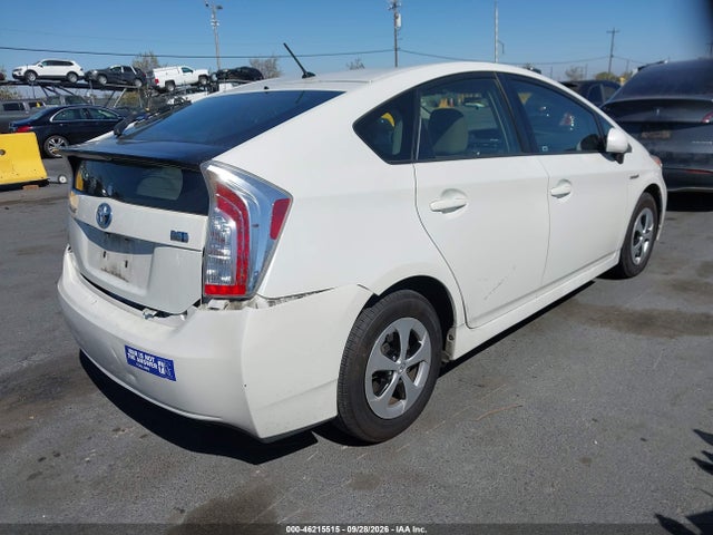 Toyota Prius Two 2015 JTDKN3DU1F0421484 Image 4