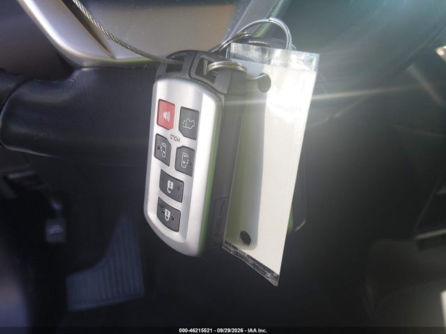 46215521 :رقم المزاد ، 5TDYZ3DC7HS795264 vin ، 2017 Toyota Sienna Limited Premium 7 Passenger مزاد بيع