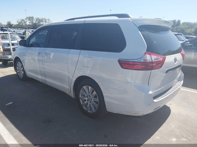46215521 :رقم المزاد ، 5TDYZ3DC7HS795264 vin ، 2017 Toyota Sienna Limited Premium 7 Passenger مزاد بيع