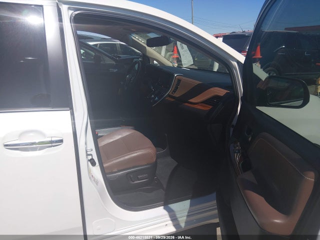 46215521 :رقم المزاد ، 5TDYZ3DC7HS795264 vin ، 2017 Toyota Sienna Limited Premium 7 Passenger مزاد بيع