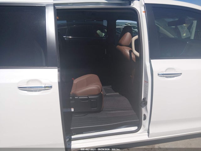46215521 :رقم المزاد ، 5TDYZ3DC7HS795264 vin ، 2017 Toyota Sienna Limited Premium 7 Passenger مزاد بيع