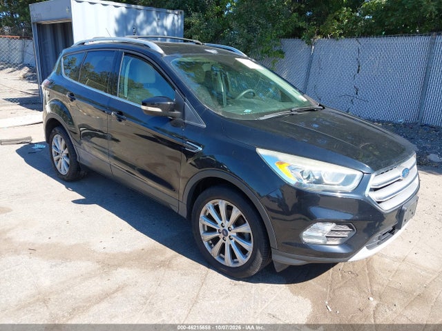 46215658 :رقم المزاد ، 1FMCU0JD5HUC20074 vin ، 2017 Ford Escape Titanium مزاد بيع