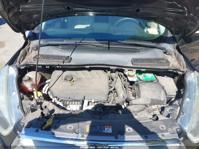 46215658 :رقم المزاد ، 1FMCU0JD5HUC20074 vin ، 2017 Ford Escape Titanium مزاد بيع