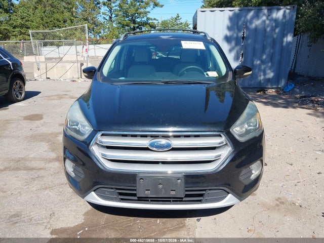 46215658 :رقم المزاد ، 1FMCU0JD5HUC20074 vin ، 2017 Ford Escape Titanium مزاد بيع