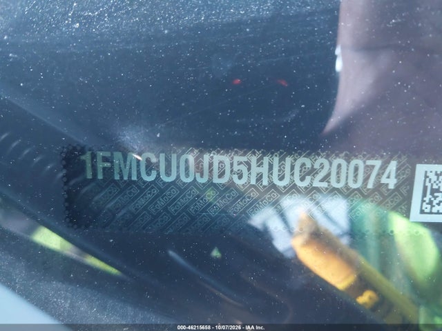 46215658 :رقم المزاد ، 1FMCU0JD5HUC20074 vin ، 2017 Ford Escape Titanium مزاد بيع