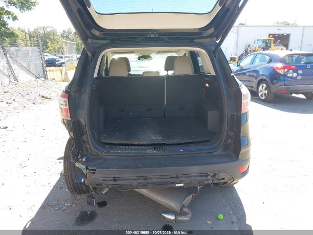 46215658 :رقم المزاد ، 1FMCU0JD5HUC20074 vin ، 2017 Ford Escape Titanium مزاد بيع