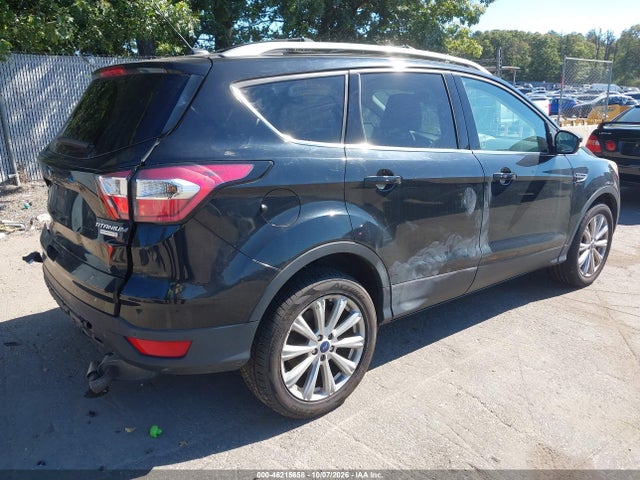 46215658 :رقم المزاد ، 1FMCU0JD5HUC20074 vin ، 2017 Ford Escape Titanium مزاد بيع