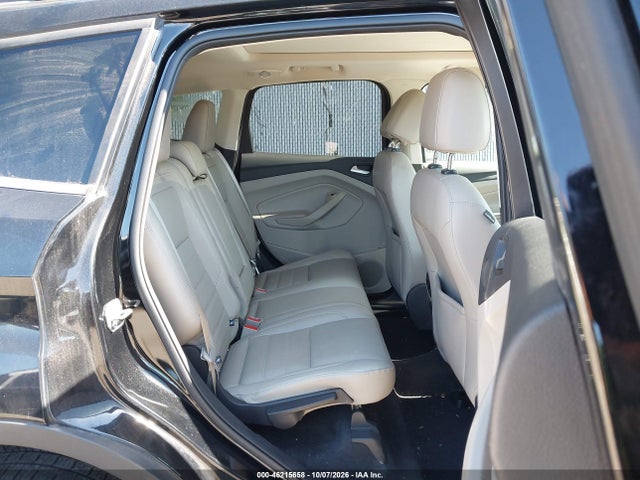 46215658 :رقم المزاد ، 1FMCU0JD5HUC20074 vin ، 2017 Ford Escape Titanium مزاد بيع