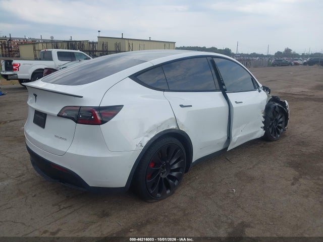 46216003 :رقم المزاد ، 7SAYGDEF0NF510427 vin ، 2022 Tesla Model Y Performance مزاد بيع