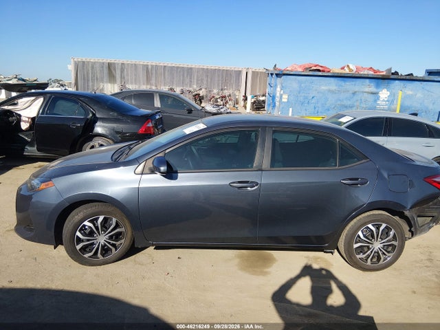 46216249 :رقم المزاد ، 2T1BURHE0JC052687 vin ، 2018 Toyota Corolla Le مزاد بيع